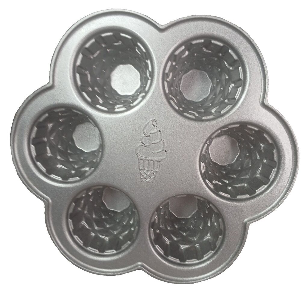 Nordic Ware Ice Cream Cone Cupcake Pan Non-Stick USA 4.5 Cups 6 Cakes Baking